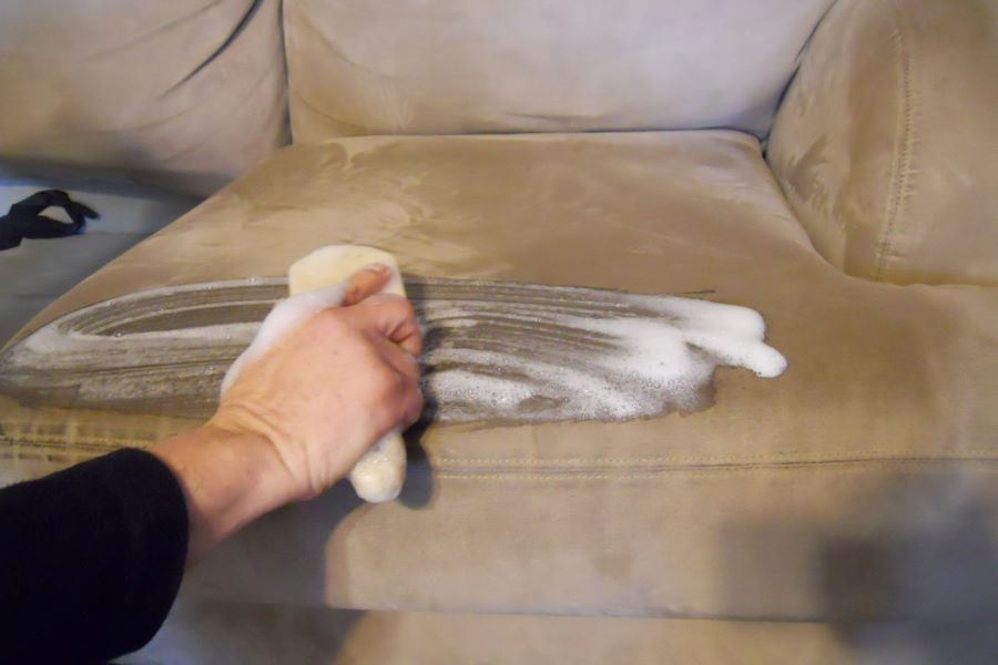 cách vệ sinh ghế sofa bằng da